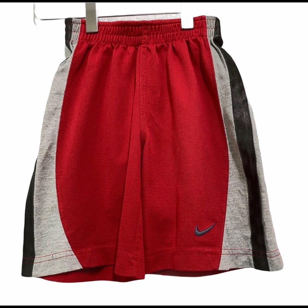 ☘️Nike boys shorts Size 4T